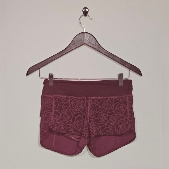 Lululemon Athletica Women’s Running Shorts White Stretch Zip Pocket Size 2 - Picture 2 of 6